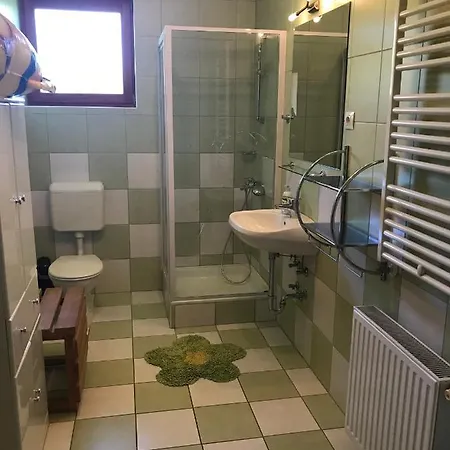 Simon Vendeghaz Lägenhet *